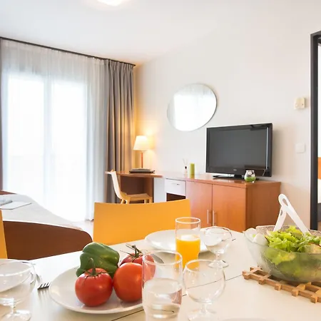 Hotel Comfort Saint-nazaire Les Portes De L Ocean 3*