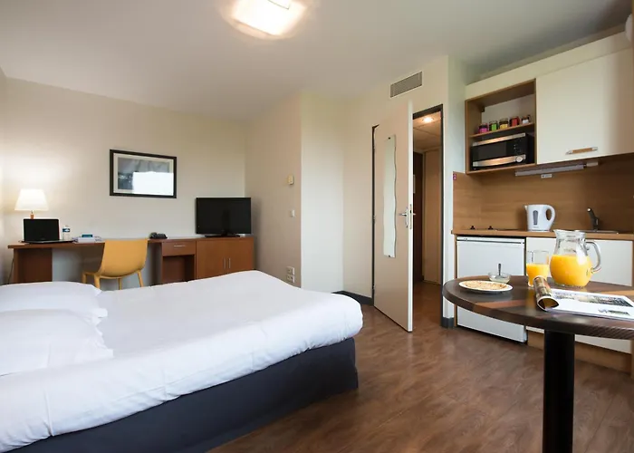 Hotel Comfort Saint-nazaire Les Portes De L Ocean 3*