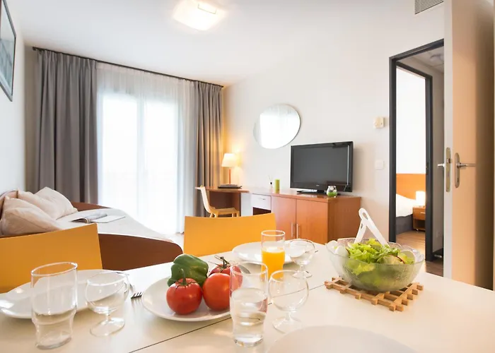 Hotel Comfort Saint-nazaire Les Portes De L Ocean 3*